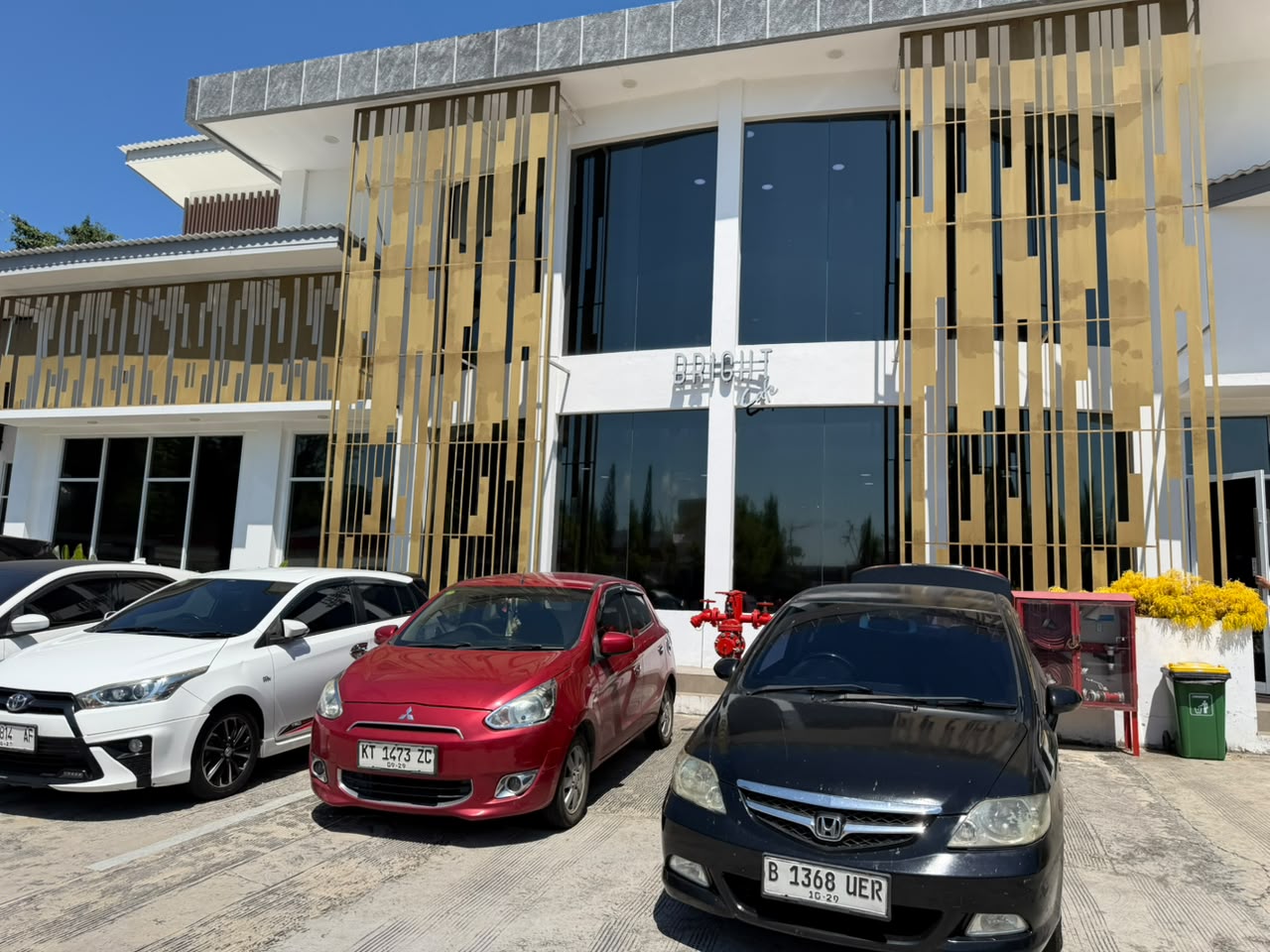 Tampak depan Bright Cafe Balikpapan